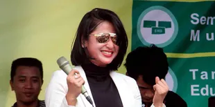 Hibur Teman, Dewi Perssik Tak Mau Dibayar