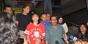 Hilda Vitria dan Ibunda Akhirnya Laporkan Kris Hatta ke Polisi