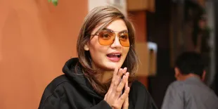 Hilda Vitria Klarifikasi Soal Foto dengan Anthony, Bantah Setting Kasus Kriss Hatta