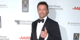 Hugh Jackman Nyanyikan 'Who Am I' Dari Wolverine: The Musical