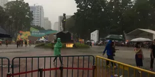 Hujan Guyur GBK, Pengunjung Tetap Antusias Tonton Penutupan Asian Games 2018
