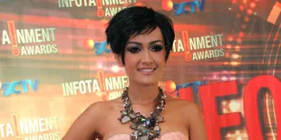 Ibu Julia Perez Tak Mau Bahas Soal Jual Rumah