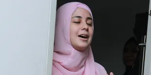 Ibu Risty Tagor Bongkar Ada Fitnah Stuart Collin Kepada Putrinya