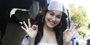 Umi Kalsum Bongkar Calon Suami Ayu Ting Ting, Seorang Bule Ganteng yang Single?