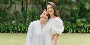 Ibunda Ulang Tahun, Raline Shah Posting Foto Bareng yang Terlihat Seperti Adik Kakak
