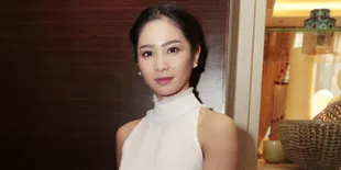 Ikut Lebaran, Bunga Zainal Bantu Mama Beli Kue dan Baju Seragam