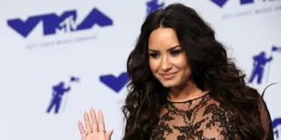 Ingin Awal Yang Baru, Demi Lovato Ubah Rambutnya Jadi Pirang