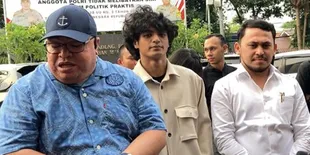Ingin Kuatkan Pembelaan, Vadel Badjideh Bawa Dokumen ke Polres Jakarta Selatan