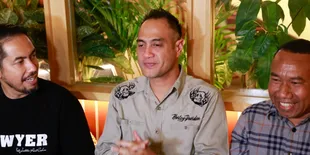 Ingin Tenangkan Diri Usai Bebas dari Penjara, Ferry Irawan Berencana Umrah Bareng Ibunda