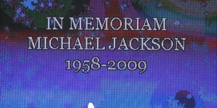 Ini Alasan Bos Fulham FC Pindahkan Patung Michael Jackson