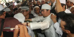 Ini Kronologi &#38; Jawaban Ustaz Solmed Dikabarkan Dikeroyok Warga