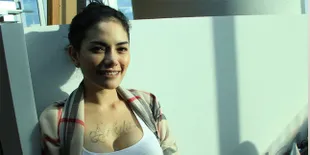 Ini Rahasia Di Balik Besarnya Payudara Nikita Mirzani