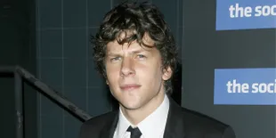 Ini Style Gahar Jesse Eisenberg Saat Jadi Lex Luthor Musuh Batman