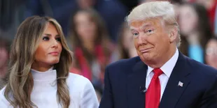 Inikah Fakta di Balik Sikap Awkward Melania &#38; Donald Trump?