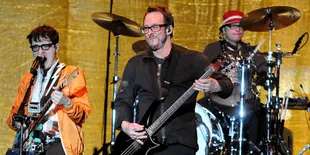 Inilah Bahasa Indonesia Yang Dipakai Weezer Saat Konser