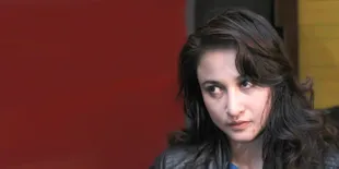 Inilah Tanggapan Rinada Langsung Tentang Foto Syur PNS