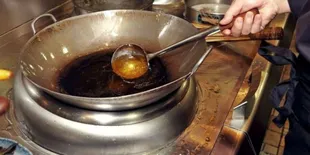 Inovasi Bubuk Pengolah Minyak yang Aman dan Praktis