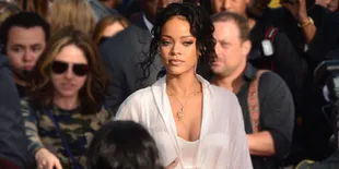 Instagram Baru Dibuka, Rihanna Berani Pajang Foto Topless