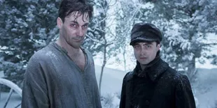 Intip Akting Daniel Radcliffe Sebagai Dokter Era Perang Dunia Pertama