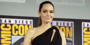 Intip Gaya Angelina Jolie Saat Antarkan Anaknya Kuliah di Kampus Korea