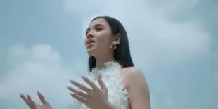 Intip Penampilan Lyodra Duet Bareng Calum Scott saat Konser di SCBD Jakarta, Bikin Merinding!