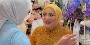 Intip Penampilan Muzdalifah di Acara Tunangan Sang Anak yang Curi Perhatian