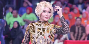 Inul Daratista Posting Foto di Ruang Tamu Mewah, Akuarium Besarnya Bikin Gagal Fokus