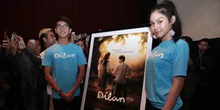 Iqbaal Ramadhan dan Vanesha Prescilla Kenang Adegan Romantis di Film 'DILAN 1990'