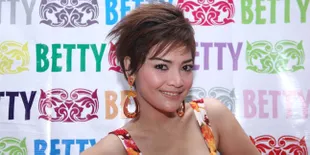 Irma Dharmawangsa Deg-degan Masuk Nominasi AMI Awards 2013