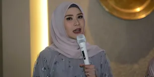 Isi Bulan Ramadan, Zaskia Adya Mecca Hatamkan Alquran Bersama 500 Orang di Istiqlal