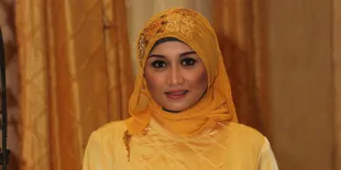 Istri Ahmad Fathanah Promosikan Lagu 'Tukang Porot'