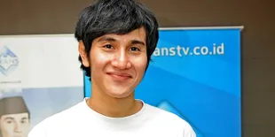 Istri Hamil 8 Bulan, Vino Bastian Siapkan Sahur Sendiri