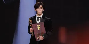 Jackson Yee Ukir Sejarah Menjadi Aktor Terbaik Termuda di Golden Rooster Awards 2025