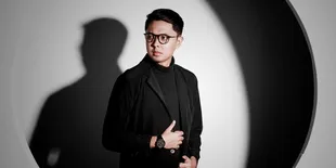 Jadi Arsitek & Penyanyi, Rega Poetra Ekspresikan Bakat Seninya Lewat Lagu 'Aku Menangis'