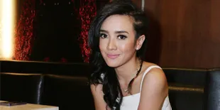 Jadi DJ, Dea Ananda Main Film Plus Isi Soundtrack 'HALUSINASI'