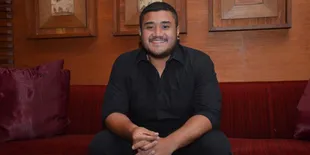 Jadi Guru Musik, Mike Tak Pikirkan Bayaran