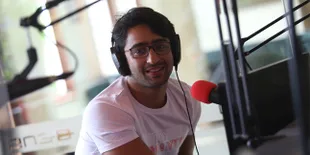 Jadi Juri Acara Ayu, Shaheer Sheikh Akur Foto Seru Bareng Raffi