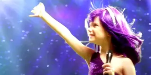 Jadi Model Klip 'Roar', Gadis 5 Tahun ini Kalahkan Kanker!