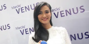 Jadi Public Figure, Ini Nih Tips Cantik Atiqah Hasiholan