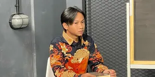 Jadi Rebutan para Perempuan untuk Diajak Foto, Fajar Sadboy Malah Malu