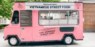 Jadi Wisudawan Terbaik, Prilly Latuconsina Dapat Food Truck dari Fans