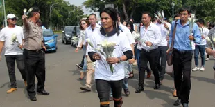 Jakarta Banjir, Charly Van Houten Bingung Cari Jalan
