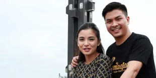 Jalan di Pantai Kala Senja, Glenn Beri Ciuman Manis Buat Chelsea
