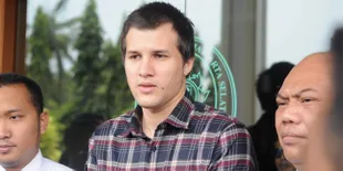 Jalan-Jalan &#38; Party, Inikah Akun Instagram Rahasia Stuart Collin?