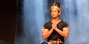 Jalan-Jalan Pakai Masker di Prambanan, Shaheer Takut Dikenali?