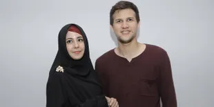 Jalani Mediasi, Stuart Collin Pegang Perut Buncit Risty Tagor