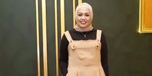 Jalani Pemotretan Bareng Brondong Ganteng, Elly Sugigi: Modelnya Baper Sama Saya