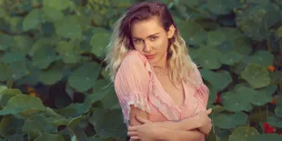 Jalani Photoshoot Bertema Fairy, Miley Cyrus Nyaris Bugil