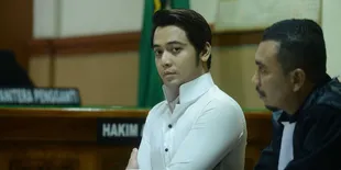 Jalani Sidang Putusan, Ibunda Kriss Hatta Doa Bersama Pemuka Agama Islam &#38; Kristen