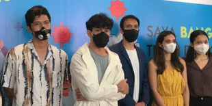 Jalani Vaksinasi Pertama, Produser Manoj Punjabi Makin Semangat Produksi Film - Reza Rahadian Ngaku Takut Jarum Suntik!